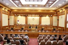 수사기관 통신자료 무단 수집 제동... "적법절차 무시" 헌법불합치