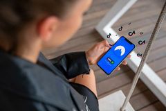 틱톡 챌린지로 여학생 2명 사망… 美 기독단체 “어린이에게 치명적”