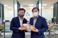 용인시수지노인복지관, 수지신협&청년협동조합180과 사랑의 빵 나눔