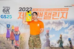 육준서도 함께 “깨끗한 물 선물하는 릴레이 기부런”
