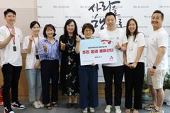 홀트아동복지회-‘동네’, 미혼한부모가족 위한 물놀이 키트 전달