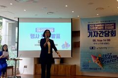 서울광장 ‘진짜콘’… “자유 향한 청년들의 열망 나누는 자리”