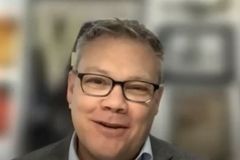 뉴욕 킹스칼리지 팀 깁슨 총장, 8월 말 사임한다