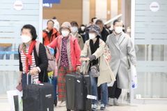 ‘입국 전 코로나 검사’ 폐지하나… “전문가 의견 수렴 중”