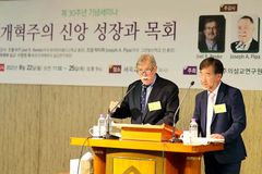 “오늘날 예배, ‘현대적’ 미명 하 각자 소견에 옳은 대로 변형”