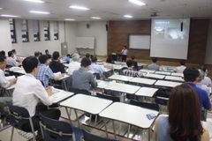 “유신진화론, 진화론이 신학에서 활보할 수 있게 해 줬다”