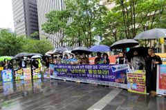 “청소년에 악영향…  삭제해야”