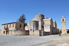 사이프러스(구브로) 한 수도원에는 바나바 사도의 유해가