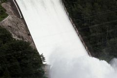 물폭탄 몰고 오는 '힌남노'… 주요댐 수문 미리 열어둔다