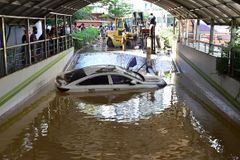 태풍 '힌남노'로 포항 아파트 지하주차장 등에서 9명 실종