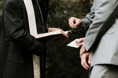 英성공회 새 보고서 “동성혼 수용 반대 의견 적어”