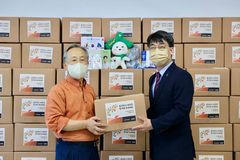 뇌사 장기기증인 유가족 위한 추석 선물 상자 전달