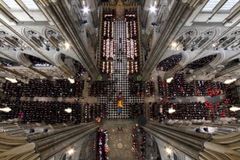 英 엘리자베스 여왕 장례식 거행… “서번트 리더십 본받자”