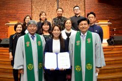 한일장신대 졸업생으로 구성된 느림한솔장학재단, 모교에 장학금 전달