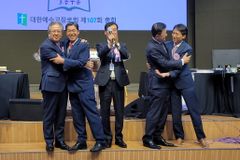 [합동 최종] 오정호·한기승 목사, 화합의 ‘포옹’