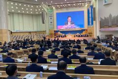 목사 정년 연장, “사회적 비난 우려” vs “작은교회 청빙난”