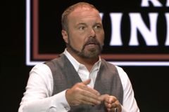 “남자는 임신할 수 없어” 발언한 美 목회자, 틱톡 계정 일시 정지돼