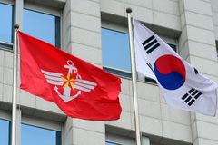 “동성 군인 간 성행위 처벌 군형법 유지해야” 86.2%