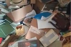 우크라 교인들, 점령군이 버린 성경 목숨 걸고 회수