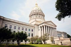 美 웨스트버지니아 대법원 “신앙 기반 학교에도 장학금 지원하라”