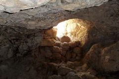 추격하던 사울, 동굴까지 가서 다윗 못 찾은 이유 있다?