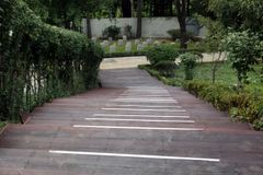 도끼 맞거나 가마솥 들어가더라도, 바르게 말해야 ‘충신’