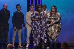 씨씨 와이넌스, 제53회 도브어워즈 ‘올해의 아티스트’ 수상