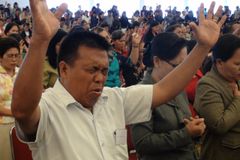 인도네시아 고위 공무원, 이슬람 단체의 교회 건축 반대 시위 동참해