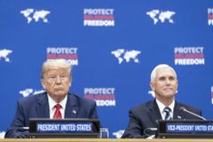 美 마이크 펜스 “기도하는 마음으로 차기 대선 출마 고려 중”