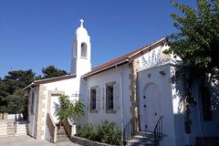 다소로 가는 길, 구브로 키레니아 산맥과 항구