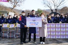 13년째 이어지는 ‘이디야의 동행’, 소외계층에 연탄과 식료품 전달