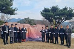 故 이균영 문학비 제막… 소설가 조쟁래·시인 정호승 등 참여