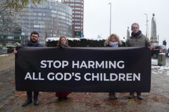 英성공회 학교 ‘트랜스젠더 지침’ 폐지 청원에 15,000명 서명