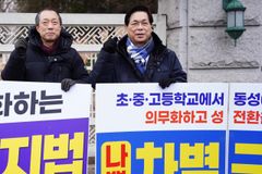 여의도순복음 이영훈 목사도 1인 시위 대열 합류… “소신 밝히려 왔다”