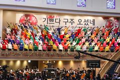사랑의교회, 성탄예배 드려… 유아 104명에 세례도