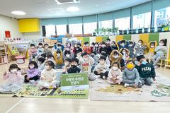 굿네이버스 경기남부지부-솔샘유치원, 사랑의 자선냄비 모금액 전달식 진행