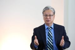 아이들에겐 섹스가 아닌 건전한 윤리관과 국가관이 필요