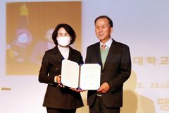 이재서 총신대 총장, ‘모교’ 서울맹학교에 2천만 원 기탁