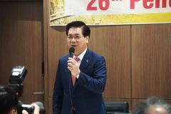 “새해, 지나간 문제는 십자가 앞에 다 내려놓고…”