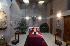 베네딕토 16세 전 교황 조문… 첫날에만 6만 명 이상 몰려