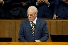 존 맥아더 목사, 병환으로 주일설교 2주째 중단