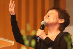 윤복희 권사 “축복의 통로… 늘 주님과 함께”