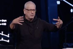 루이 기글리오 목사 “소셜미디어에 대한 의지 재조정해야”