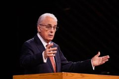 존 맥아더 “우상숭배 허용하는 종교 자유 반대”