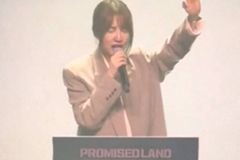 배우 윤은혜의 ‘주여 삼창’ 기도 인도 영상 화제