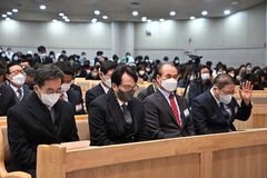김동연 경기도지사와 목회자들의 기도