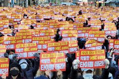 “동성애 선전·신성모독 노래… ‘방송 적합’ 판정 철회해야”