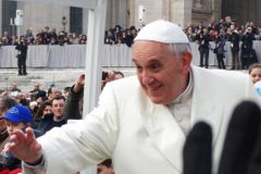 프란치스코 교황, ‘동성애’ 발언 또 논란… “동성결합법 지지”