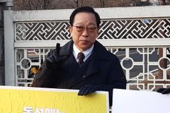 ‘차별금지법 반대 1인 시위’ 김봉준 목사 “소수 위해 다수 피해볼 것”