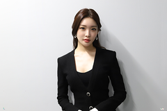 가수 청하,생일 맞아  초록우산어린이재단에 후원금 전달
